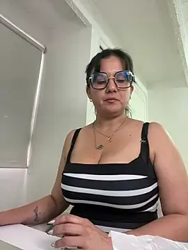 SWEETLILY18 online show from 4, 3, 2025