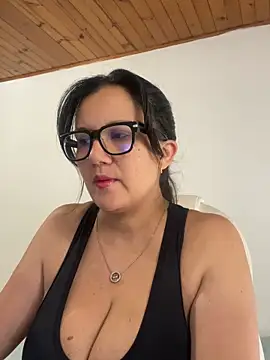 SWEETLILY18 online show from 15, 4, 2026