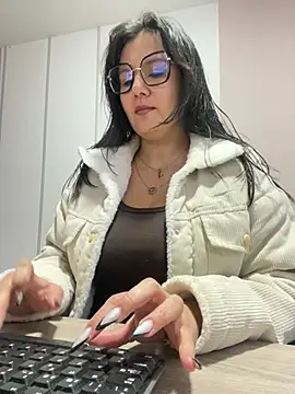 SWEETLILY18 online show from 3, 3, 2025