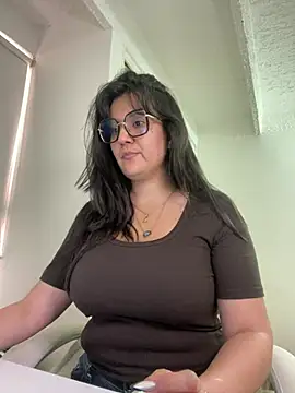 SWEETLILY18 online show from 3, 3, 2025