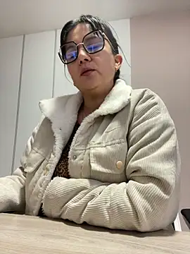 SWEETLILY18 online show from 5, 3, 2025