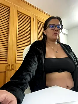 SWEETLILY18 online show from 22, 9, 2025