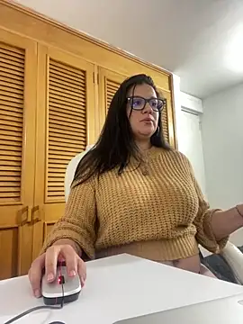 SWEETLILY18 online show from 3, 10, 2025