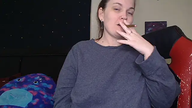 Snapshot of ToxicLilly chatting on 12, 10, 2025 ToxicLilly online show from 12, 10, 2025