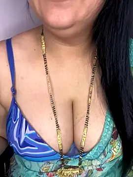 Snapshot of Zoya_Varma004 chatting on 8, 10, 2025 Zoya Varma004 online show from 8, 10, 2025