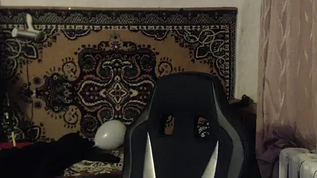 Snapshot of AlisaLaDiva chatting on 4, 2, 2025 AlisaLaDiva online show from 4, 2, 2025