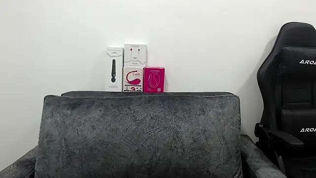 Snapshot of Leylafourniert chatting on 17, 5, 2026 Leylafourniert online show from 17, 5, 2026