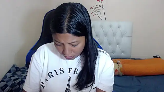 Leylafourniert online show from 8, 4, 2026