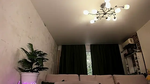 Mira Xo  online show from 20, 9, 2025