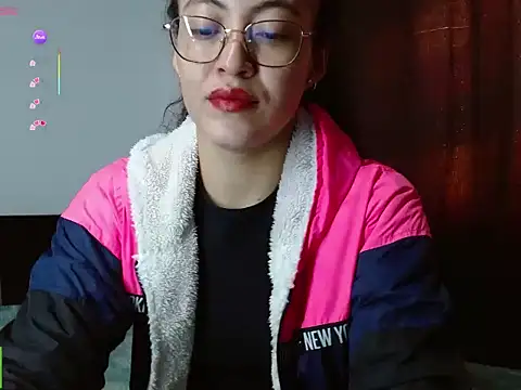 Snapshot of Olivia_Bright chatting on 8, 5, 2026 Olivia Bright online show from 8, 5, 2026