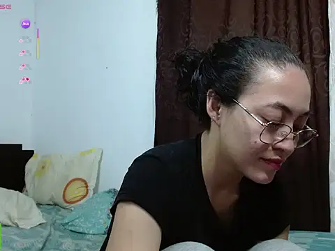 Snapshot of Olivia_Bright chatting on 4, 6, 2026 Olivia Bright online show from 4, 6, 2026