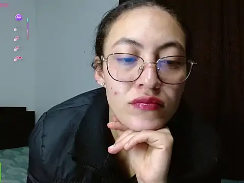 Snapshot of Olivia_Bright chatting on 26, 4, 2026 Olivia Bright online show from 26, 4, 2026