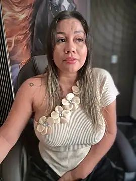 Snapshot of ValeryGrey chatting on 25, 10, 2025 ValeryGrey online show from 25, 10, 2025