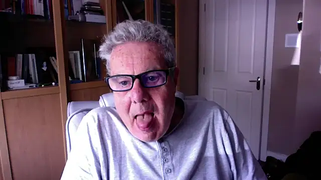 Snapshot of Oldpistolpete chatting on 26, 4, 2026 Oldpistolpete online show from 26, 4, 2026