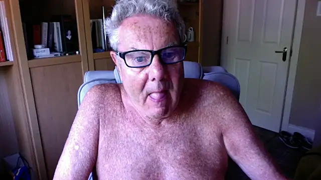 Snapshot of Oldpistolpete chatting on 28, 5, 2026 Oldpistolpete online show from 28, 5, 2026
