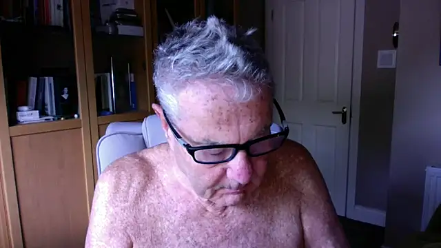 Snapshot of Oldpistolpete chatting on 12, 6, 2026 Oldpistolpete online show from 12, 6, 2026