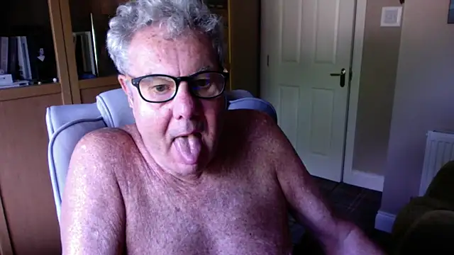Snapshot of Oldpistolpete chatting on 8, 6, 2026 Oldpistolpete online show from 8, 6, 2026