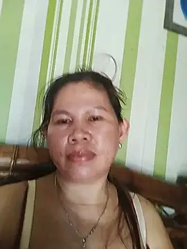 Snapshot of simplewild_mom chatting on 19, 6, 2026 simplewild mom online show from 19, 6, 2026