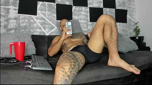 Snapshot of leonidas_18k chatting on 4, 5, 2026 leonidas 18k online show from 4, 5, 2026