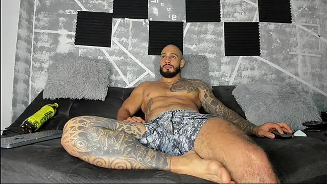 Snapshot of leonidas_18k chatting on 17, 5, 2026 leonidas 18k online show from 17, 5, 2026