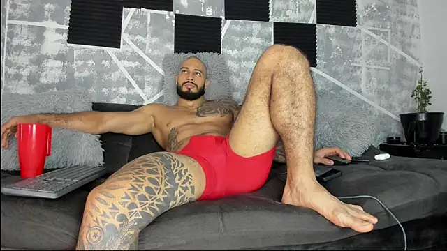 Snapshot of leonidas_18k chatting on 19, 5, 2026 leonidas 18k online show from 19, 5, 2026