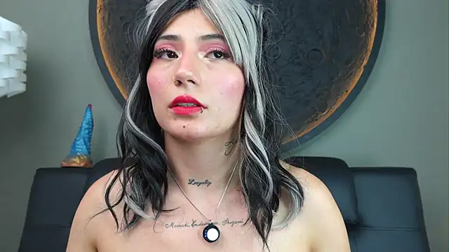 Snapshot of miss_sharlotte18 chatting on 30, 10, 2025 miss sharlotte18 online show from 30, 10, 2025