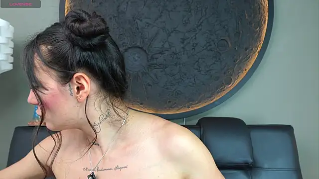 Snapshot of miss_sharlotte18 chatting on 5, 11, 2025 miss sharlotte18 online show from 5, 11, 2025