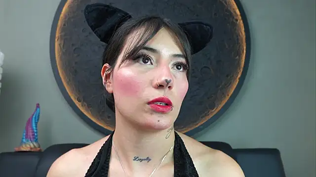 Snapshot of miss_sharlotte18 chatting on 27, 10, 2025 miss sharlotte18 online show from 27, 10, 2025