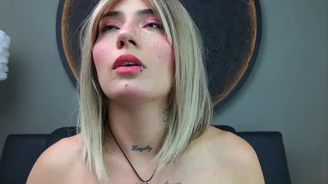 Snapshot of miss_sharlotte18 chatting on 30, 9, 2025 miss sharlotte18 online show from 30, 9, 2025