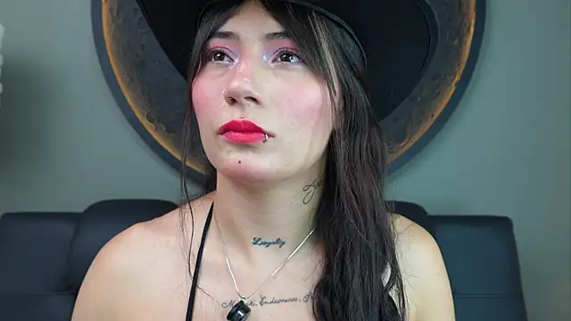 Snapshot of miss_sharlotte18 chatting on 7, 10, 2025 miss sharlotte18 online show from 7, 10, 2025