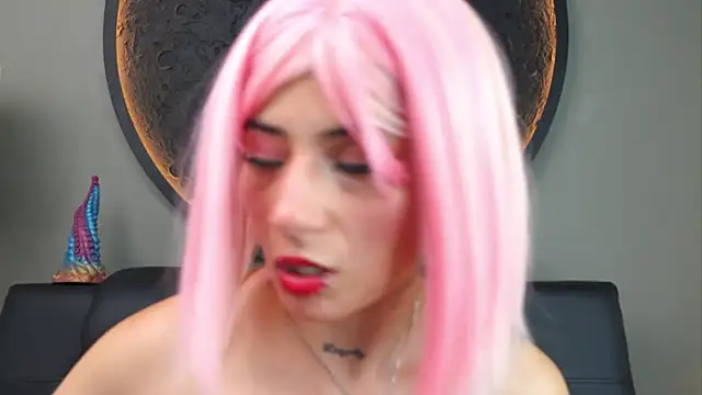 Snapshot of miss_sharlotte18 chatting on 28, 10, 2025 miss sharlotte18 online show from 28, 10, 2025