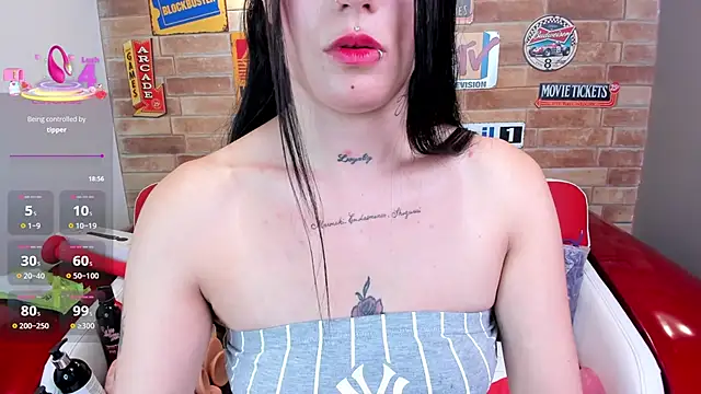 Snapshot of miss_sharlotte18 chatting on 5, 3, 2025 miss sharlotte18 online show from 5, 3, 2025