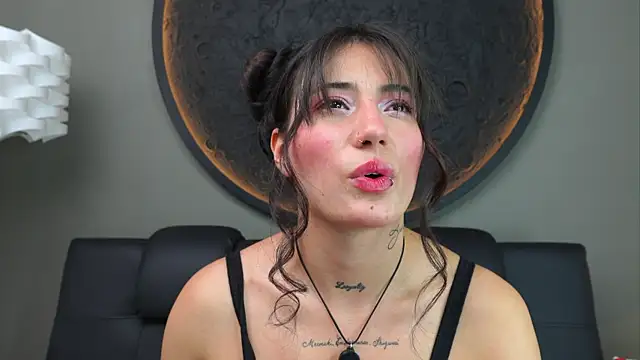 Snapshot of miss_sharlotte18 chatting on 2, 10, 2025 miss sharlotte18 online show from 2, 10, 2025