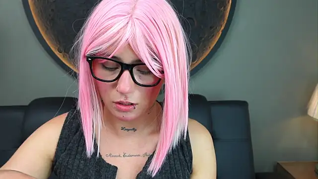 Snapshot of miss_sharlotte18 chatting on 15, 10, 2025 miss sharlotte18 online show from 15, 10, 2025