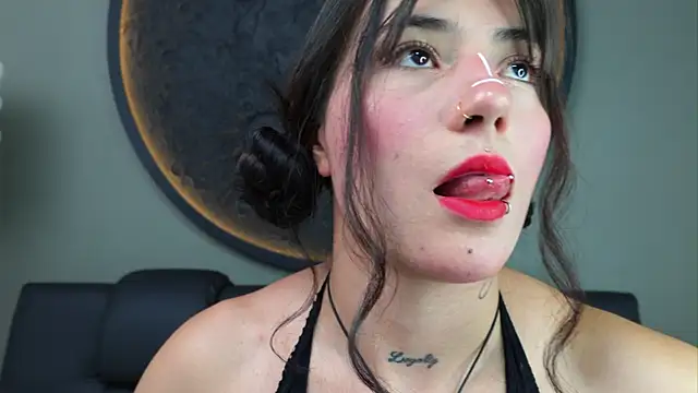 Snapshot of miss_sharlotte18 chatting on 11, 9, 2025 miss sharlotte18 online show from 11, 9, 2025