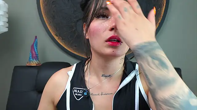 Snapshot of miss_sharlotte18 chatting on 23, 10, 2025 miss sharlotte18 online show from 23, 10, 2025