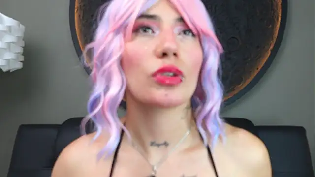 Snapshot of miss_sharlotte18 chatting on 10, 10, 2025 miss sharlotte18 online show from 10, 10, 2025