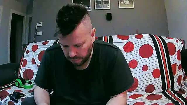 Snapshot of txan9876 chatting on 2, 12, 2025 txan9876 online show from 2, 12, 2025