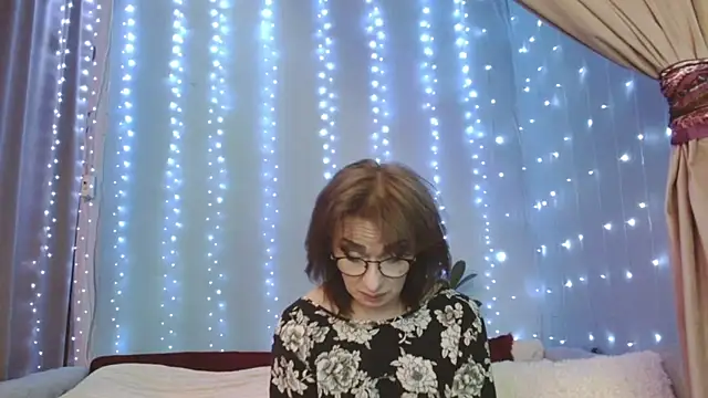 Snapshot of julia_renard chatting on 17, 5, 2026 julia renard online show from 17, 5, 2026