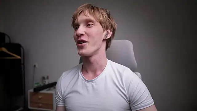 J Akira online show from 20, 4, 2026