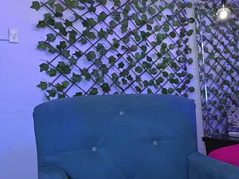 Snapshot of AnnyMilet_ chatting on 15, 9, 2025 AnnyMilet online show from 15, 9, 2025