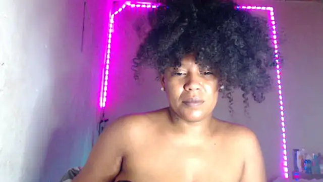 Snapshot of cherry_cleou chatting on 26, 4, 2026 cherry cleou online show from 26, 4, 2026