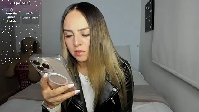 Snapshot of sophi_mooreno chatting on 8, 4, 2026 sophi mooreno online show from 8, 4, 2026