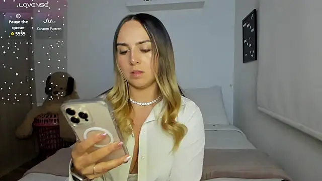 Snapshot of sophi_mooreno chatting on 16, 7, 2026 sophi mooreno online show from 16, 7, 2026