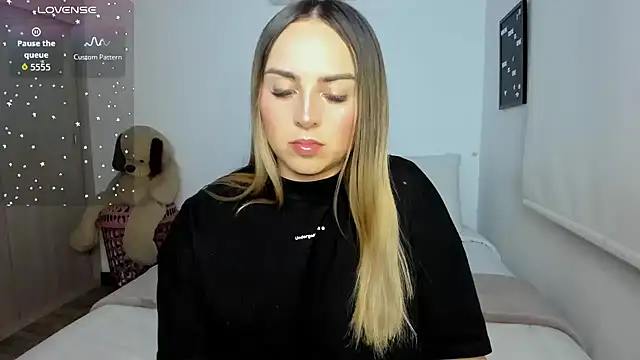 Snapshot of sophi_mooreno chatting on 7, 5, 2026 sophi mooreno online show from 7, 5, 2026
