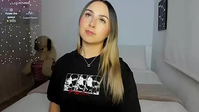 Snapshot of sophi_mooreno chatting on 9, 4, 2026 sophi mooreno online show from 9, 4, 2026