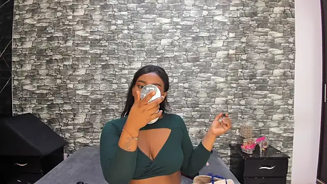 Snapshot of ArianaBlackk chatting on 13, 11, 2025 ArianaBlackk online show from 13, 11, 2025