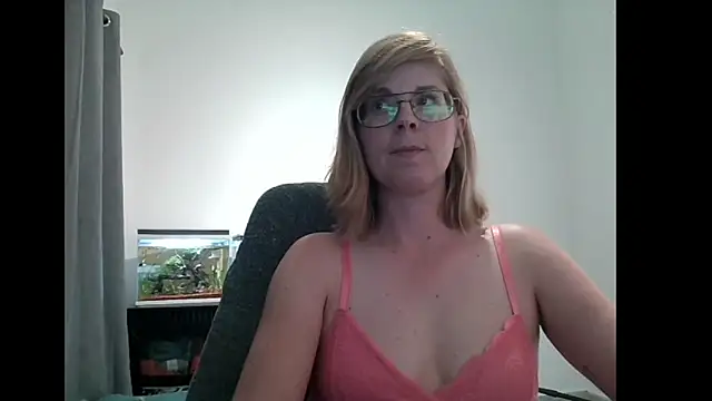 Snapshot of SavannaGirly chatting on 12, 3, 2025 SavannaGirly online show from 12, 3, 2025