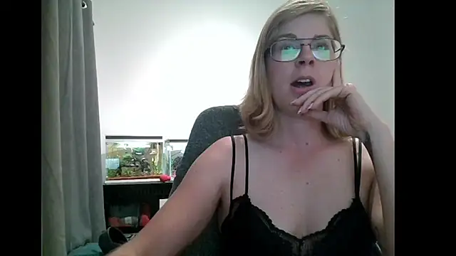 Snapshot of SavannaGirly chatting on 14, 3, 2025 SavannaGirly online show from 14, 3, 2025