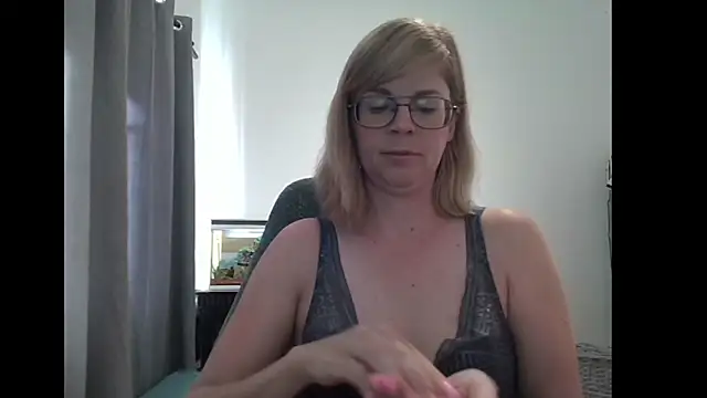 Snapshot of SavannaGirly chatting on 1, 3, 2025 SavannaGirly online show from 1, 3, 2025